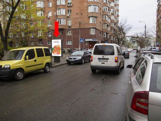 Фото рекламної площини за адресою Волошская ул., 47 - ул. Введенская, возле Поликлиники Подольского р-на, к ст. м. "Тараса Шевченко"