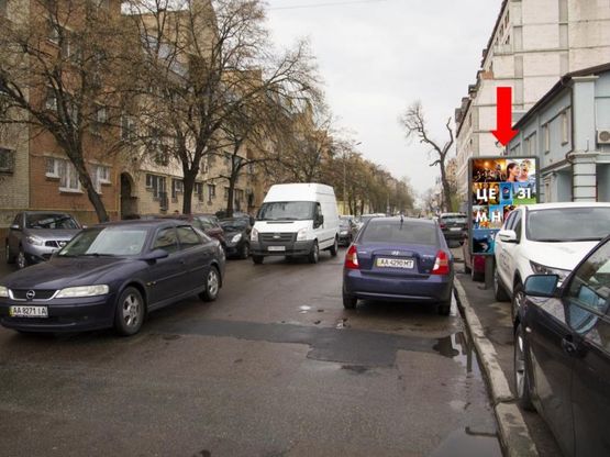 Фото рекламної площини за адресою Почайнинская ул. - ул. Сковороды, возле БЦ Podil Plaza, в сторону Нижнего вала