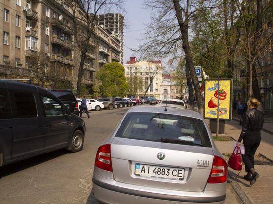 Фото рекламної площини за адресою Пирогова ул., 5а, возле банка "Аваль" в сторону ул. Хмельницкого