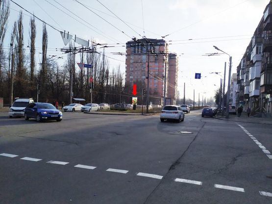 Фото рекламної площини за адресою Народного Ополчения ул., 2, на разделителе, светофоре, в сторону аэропорта "Киев"