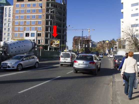 Фото рекламної площини за адресою Короленковская ул. -  ул. Физкультуры, на светофоре, напротив "Мегамаркета", в сторону ул. Владимирской