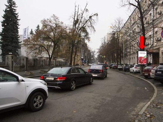Фото рекламной плоскости по адресу Кловский спуск 29/3 - Крепостной пер., в сторону ул. Институтской