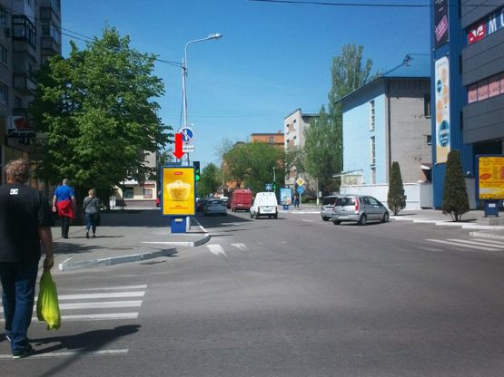 Фото рекламной плоскости по адресу Шевченко ул. / Соборная ул. (бывш. Ленина ул.), ТЦ "Мега", магазин "Адидас"