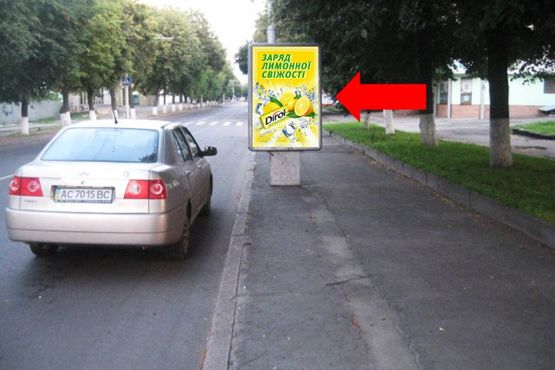 Фото рекламной плоскости по адресу Воли пр., 35, возле Кристалбанка, в центр