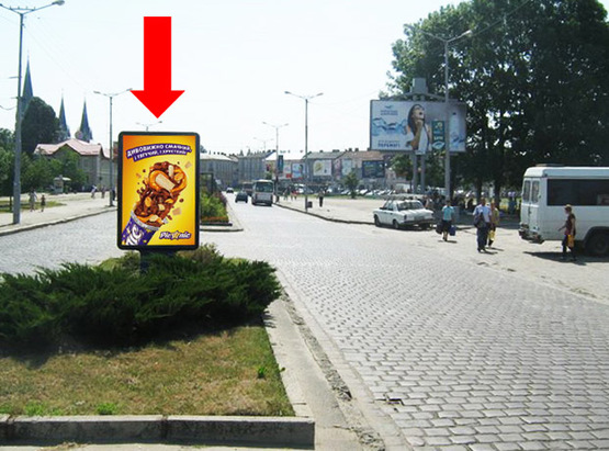 Фото рекламной плоскости по адресу Черновицкая ул., разделитель, в центр Фото рекламной плоскости по адресу Черновицкая ул., разделитель, в центр