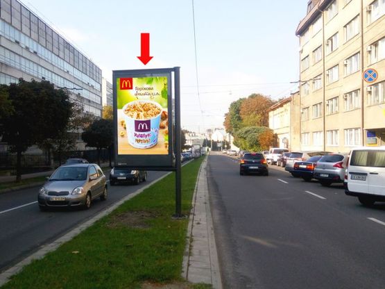 Фото рекламної площини за адресою Митрополита Андрея ул., 10, разделитель, район Политеха, в сторону Бандеры ул. Фото рекламної площини за адресою Митрополита Андрея ул., 10, разделитель, район Политеха, в сторону Бандеры ул.