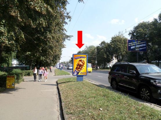 Фото рекламной плоскости по адресу Киевская ул., 6, возле Ощадбанка, напротив автосалона "Citroen"