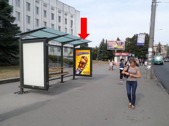 Фото рекламной плоскости по адресу Соборная ул., 195, остановка возле "РГА", в сторону Коцюбинского ул., B2
