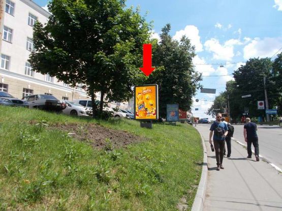 Фото рекламной плоскости по адресу Покровская пл. (бывш. Красная пл.), возле гостиницы "Украина" (№3)