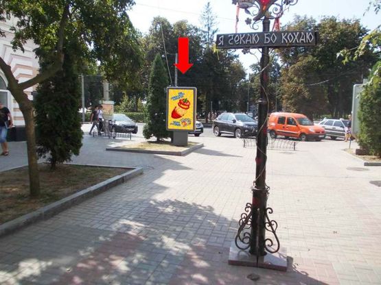 Фото рекламної площини за адресою Воскресенская ул. (бывш. Фрунзе ул.) / Покровская пл. (бывш. Красная пл.), возле Сбербанка