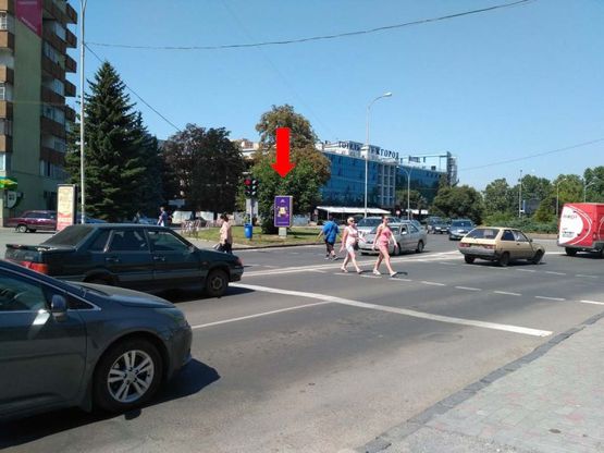 Фото рекламной плоскости по адресу Свободы пр., 2 / пл. Б. Хмельницкого