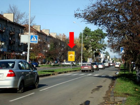 Фото рекламной плоскости по адресу Свободы пр., 32, разделитель, в сторону пл. Б. Хмельницкого