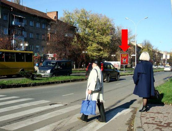Фото рекламной плоскости по адресу Свободы пр. - ул. Заньковецкой, пл. Кирила и Мефодия, разделитель