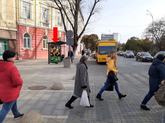 Фото рекламной плоскости по адресу Шандора Петефи пл., 15, центр, в сторону ул. Станционная, остановка