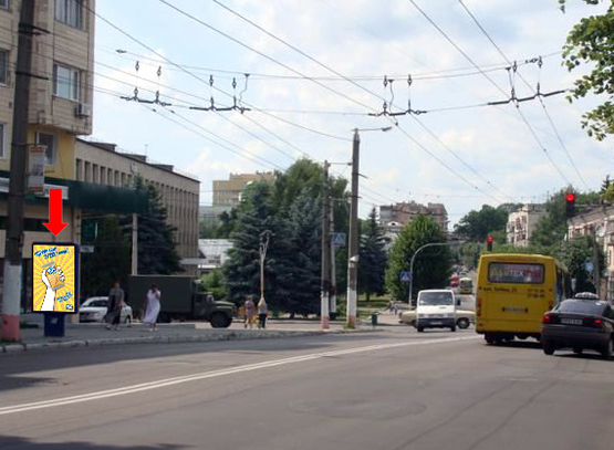 Фото рекламной плоскости по адресу Бердичевская ул. / ул. Т. Шевченко, возле "УкрСиббанка", на светофоре