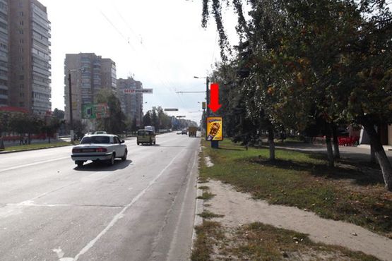 Фото рекламной плоскости по адресу Киевская ул., 81, возле супермаркетов "Вопак", "Фокстрот"