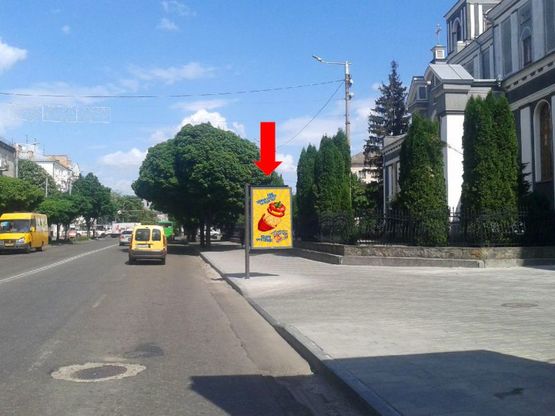 Фото рекламної площини за адресою Киевская ул., 4, возле костела, напротив гостиницы "Украина", Укрсиббанка