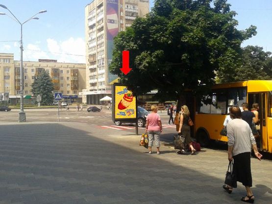 Фото рекламной плоскости по адресу Киевская ул., 2 / пл. Соборная, возле центра обслуживания абонентов МТС