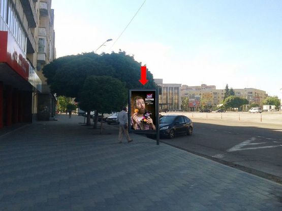 Фото рекламной плоскости по адресу Соборная пл., 3 / ул. Киевская, возле центра обслуживания абонентов МТС