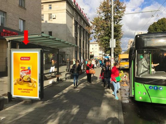 Фото рекламної площини за адресою Киевская ул., 37, возле ЦУМа, в центр