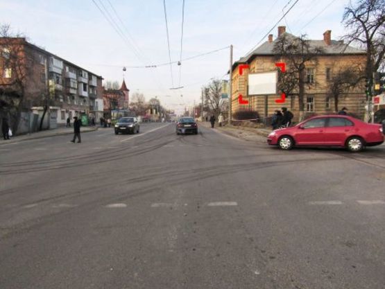 Фото рекламної площини за адресою вул. Кульпарківська, 95 , розмір 2,3 х 3,2 м скролл Фото рекламної площини за адресою вул. Кульпарківська, 95 , розмір 2,3 х 3,2 м скролл