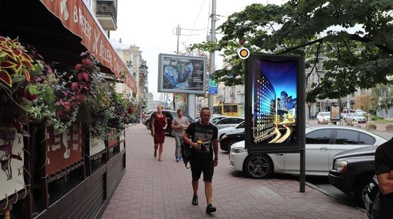 Фото рекламної площини за адресою Саксаганского ул. 7, Кафе Belle-Vue, напротив Дома кино Фото рекламної площини за адресою Саксаганского ул. 7, Кафе Belle-Vue, напротив Дома кино