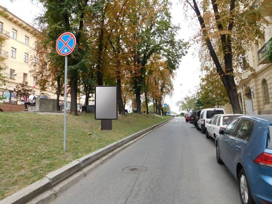 Фото рекламної площини за адресою Костельная ул. разделитель