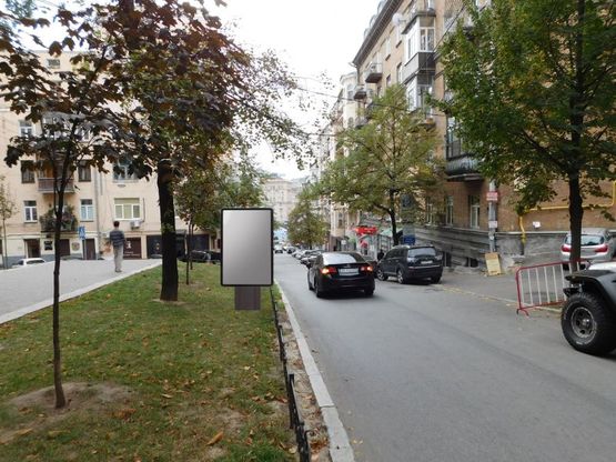 Фото рекламної площини за адресою Костельная ул. разделитель