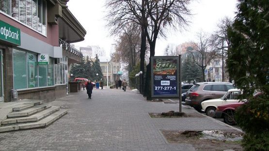 Фото рекламной плоскости по адресу Смилянская ул. 200, напротив Дома Торговли !!! Размер 1.22х1.84 м !!!