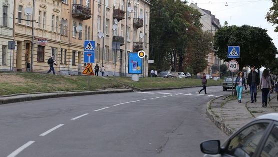 Фото рекламной плоскости по адресу Митрополита Андрея ул. 18, разделитель Фото рекламной плоскости по адресу Митрополита Андрея ул. 18, разделитель