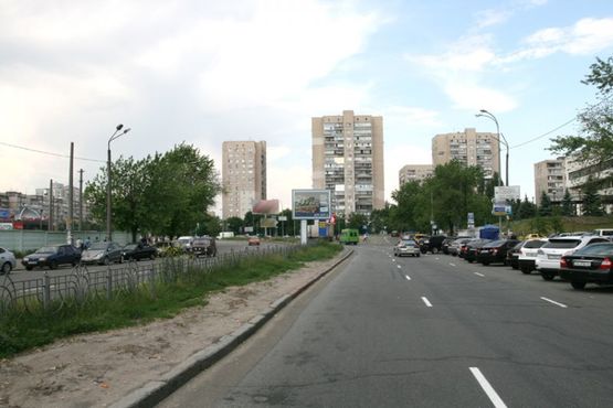 Фото рекламной плоскости по адресу Луначарского ул., 2, на разделителе Фото рекламной плоскости по адресу Луначарского ул., 2, на разделителе