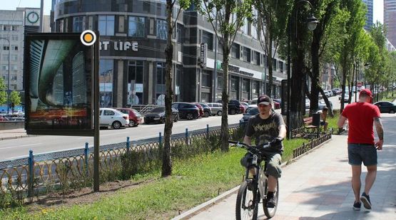 Фото рекламной плоскости по адресу Леси Украинки бул. БЦ Парус, разделитель