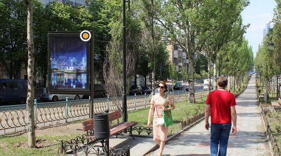 Фото рекламної площини за адресою Леси Украинки бул. разделитель