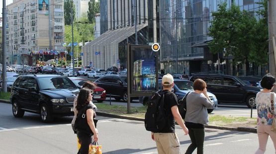 Фото рекламної площини за адресою Бассейная ул. разделитель (3)