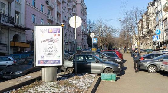Фото рекламной плоскости по адресу Антоновича ул. разделитель Фото рекламной плоскости по адресу Антоновича ул. разделитель