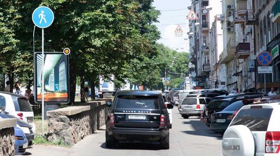 Фото рекламної площини за адресою Антоновича ул. разделитель