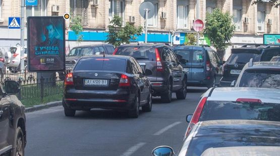 Фото рекламної площини за адресою Богдана Гаврилишина ул. разделитель, напротив д.№5, от пр.Победы Фото рекламної площини за адресою Богдана Гаврилишина ул. разделитель, напротив д.№5, от пр.Победы