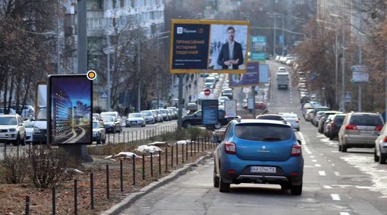 Фото рекламної площини за адресою Богдана Гаврилишина ул. разделитель, к Шулявской ул.