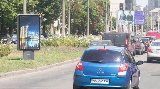 Фото рекламної площини за адресою Народного Ополчения ул., разделитель, напротив д.№9