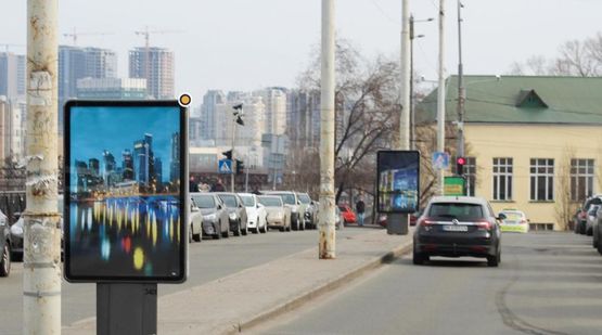 Фото рекламної площини за адресою Вокзальная ул., разделитель, от ЖД вокзала