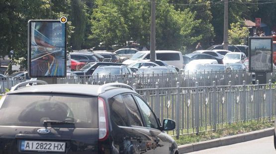 Фото рекламної площини за адресою Народного Ополчения ул.,3, разделитель, от Севастопольской пл.