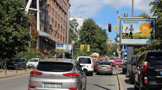 Фото рекламной плоскости по адресу Коновальца Евгения ул.7/9 напротив Фото рекламной плоскости по адресу Коновальца Евгения ул.7/9 напротив