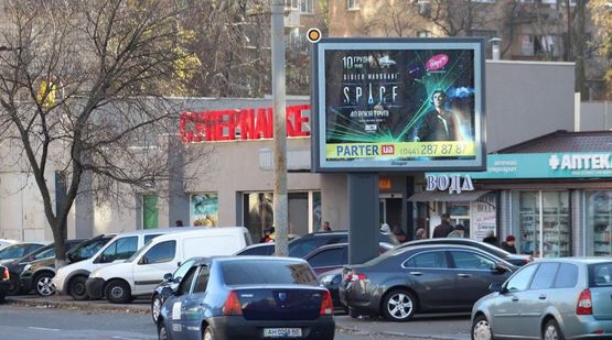 Фото рекламной плоскости по адресу Соломенская ул. 16, супермаркет Билла Фото рекламной плоскости по адресу Соломенская ул. 16, супермаркет Билла