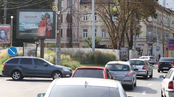 Фото рекламной плоскости по адресу Кулиша ул. / Черновола В. пр., к центру, ТЦ Форум Фото рекламной плоскости по адресу Кулиша ул. / Черновола В. пр., к центру, ТЦ Форум