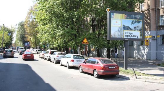 Фото рекламной плоскости по адресу Героев УПА ул.76, пересечение Смаль-Стоцкого ул., на светофоре Фото рекламной плоскости по адресу Героев УПА ул.76, пересечение Смаль-Стоцкого ул., на светофоре