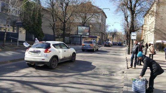 Фото рекламной плоскости по адресу Героев УПА ул.,35 / Липневая пл., от центра Фото рекламной плоскости по адресу Героев УПА ул.,35 / Липневая пл., от центра