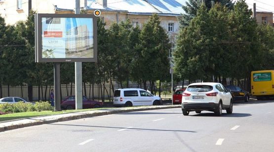 Фото рекламної площини за адресою Митрополита Андрея ул./Степана Бандеры ул., из центра
