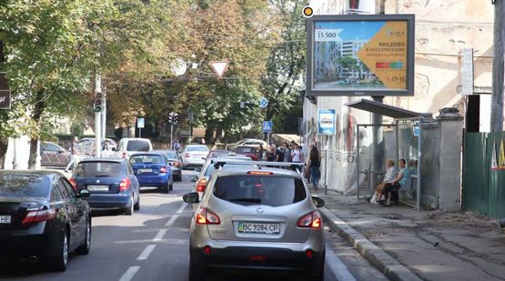 Фото рекламної площини за адресою Антоновича ул. / Русовых ул., в центр Фото рекламної площини за адресою Антоновича ул. / Русовых ул., в центр