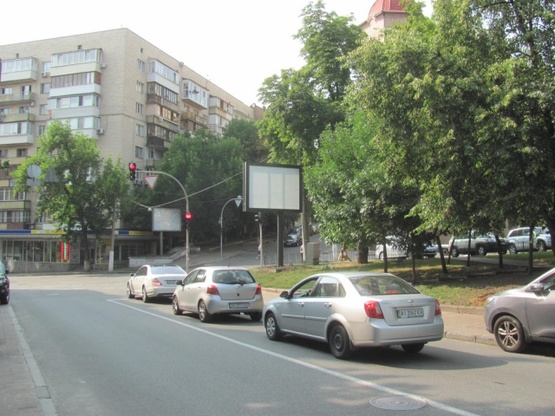 Фото рекламной плоскости по адресу Богдана Хмельницкого ул., 63 (Фонд Державного майна, ПриватБанк, выезд на ул. О.Гончара)