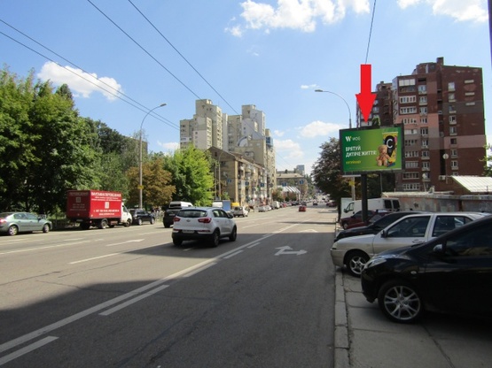 Фото рекламной плоскости по адресу Антоновича ул. (Горького), 150-156 (ЖК "Парк -холл "Горький", "Beer штаб", отделение №19 "Credit Agricole", пересечение с ул. Ковпака ), в направ. Лыбидской площади